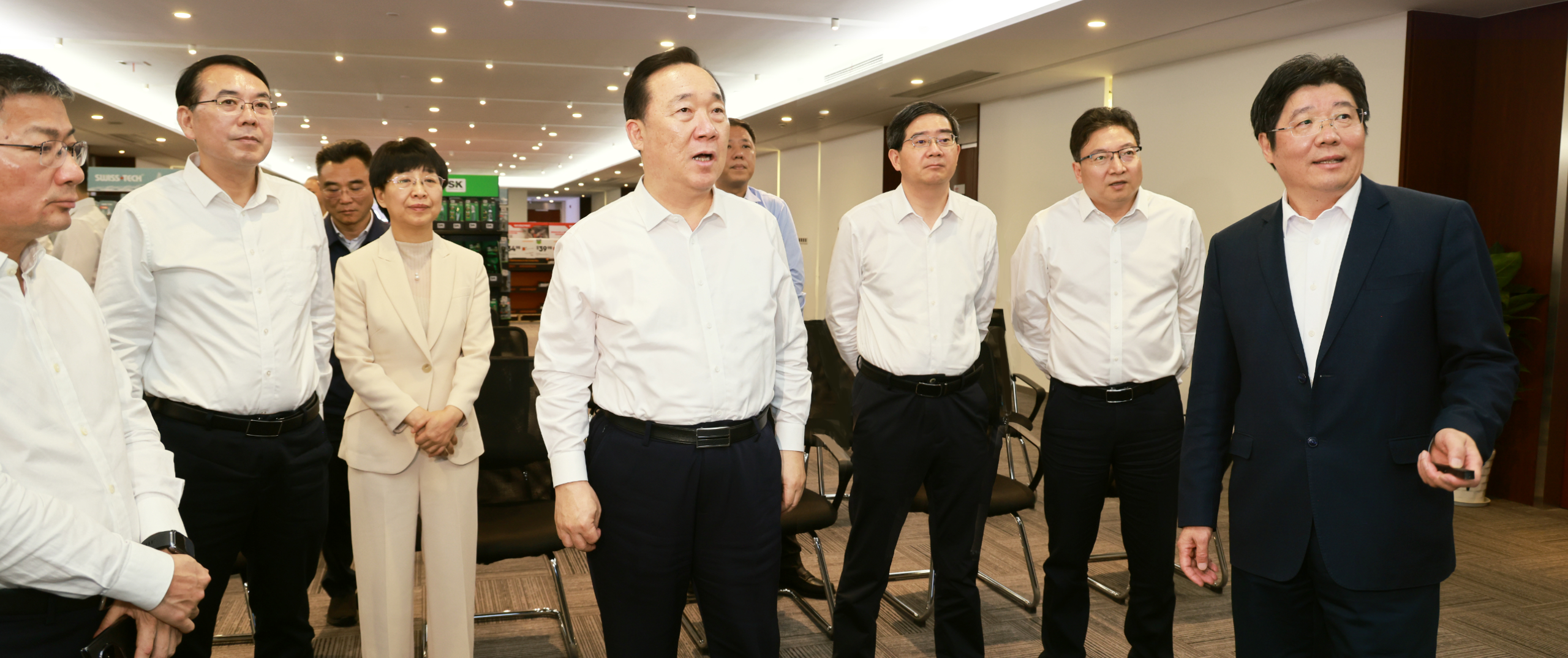 省委书记王浩一行莅临球盟会调研