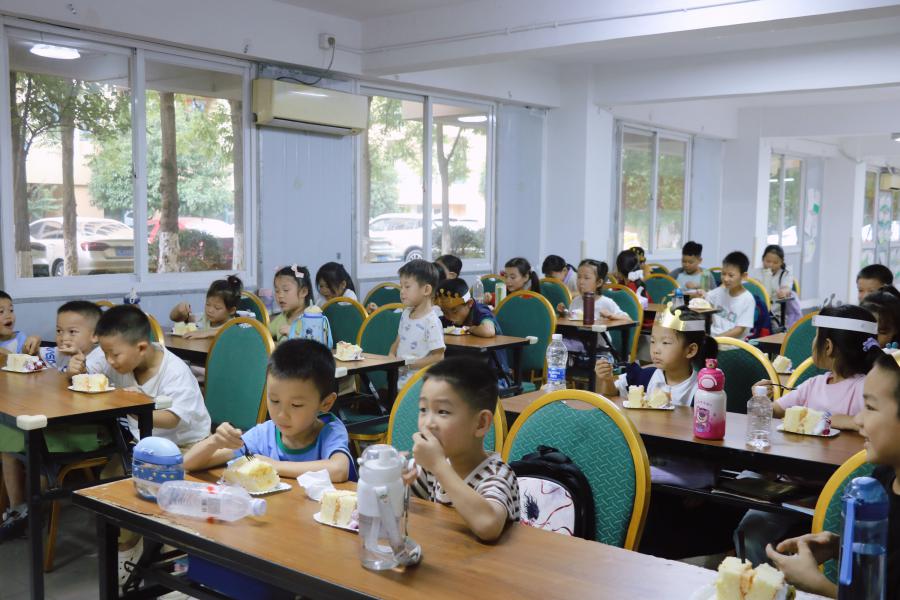 1753855600598315587F.jpg 海宁 生日会.JPG